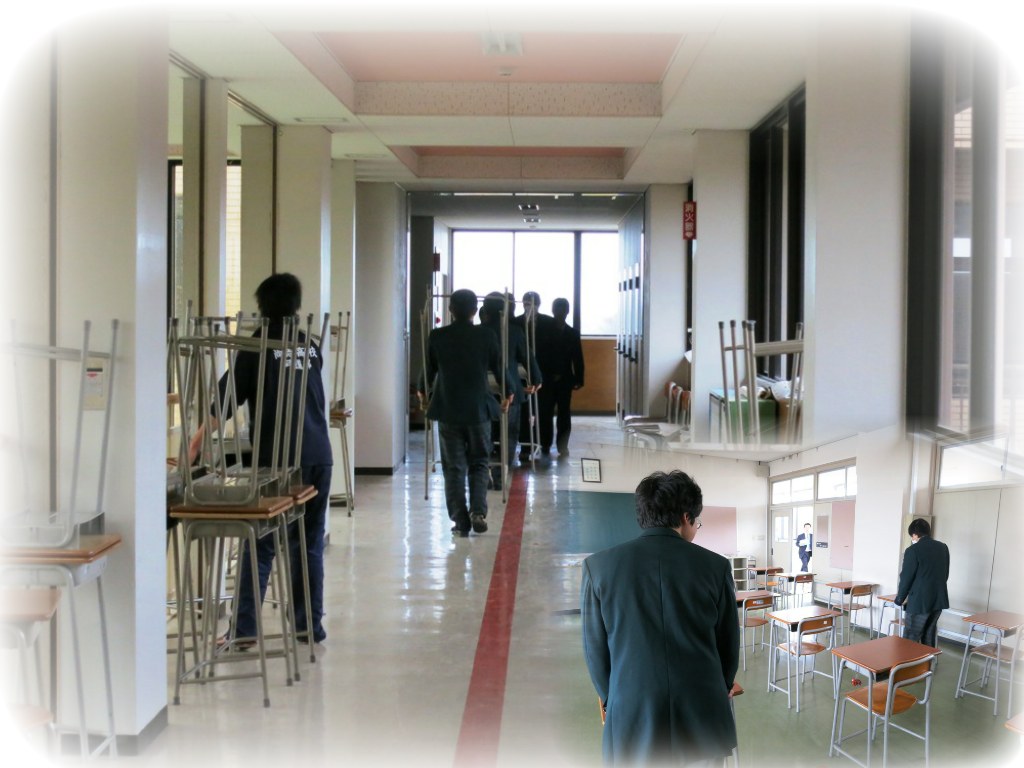 http://www2.shoshi.ed.jp/news/2013.04.03_back_to_school_preparation.jpg