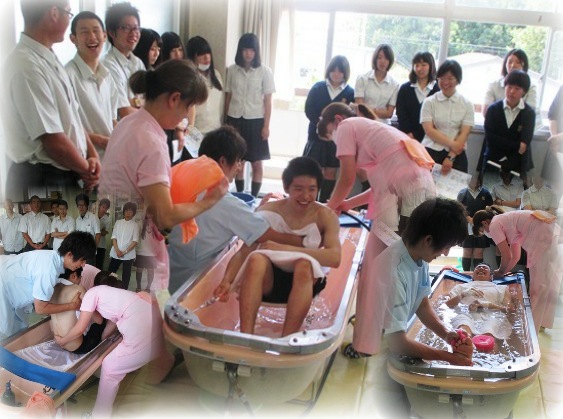 http://www2.shoshi.ed.jp/news/2014.06.16_nursing_care_practice.jpg